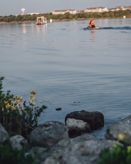 Foto da costa do Marine Creek Lake tirada por Mike Halpin