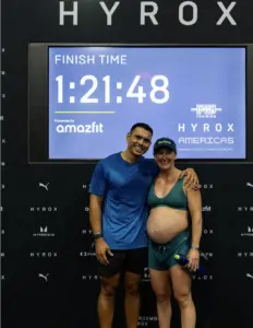 Tia-Clair Toomey, grávida, completa prova de HYROX e impressiona comunidade