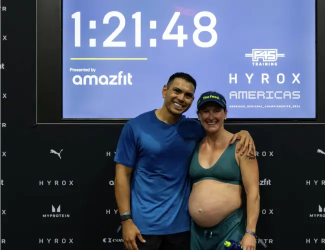 Tia-Clair Toomey, grávida, completa prova de HYROX e impressiona comunidade