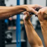 Bar Muscle-Ups: A Importância do Treinamento Estrito e Kipping no CrossFit