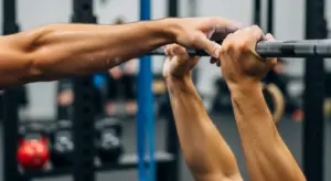 Bar Muscle-Ups: A Importância do Treinamento Estrito e Kipping no CrossFit
