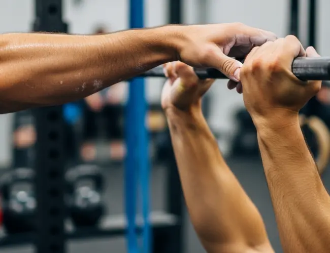Bar Muscle-Ups: A Importância do Treinamento Estrito e Kipping no CrossFit