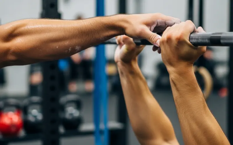 Bar Muscle-Ups: A Importância do Treinamento Estrito e Kipping no CrossFit
